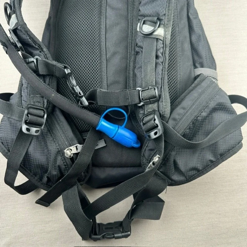 Rupumpack Hydration Backpack Black Gray Hiking Running Bag with Water Bladder